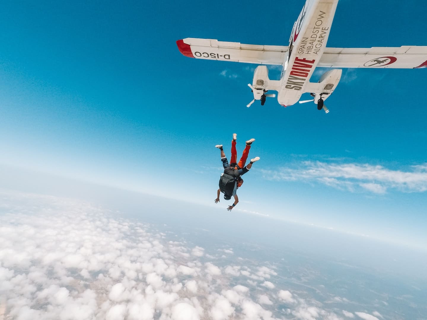 Sauter en parachute requiert un avion de tourisme